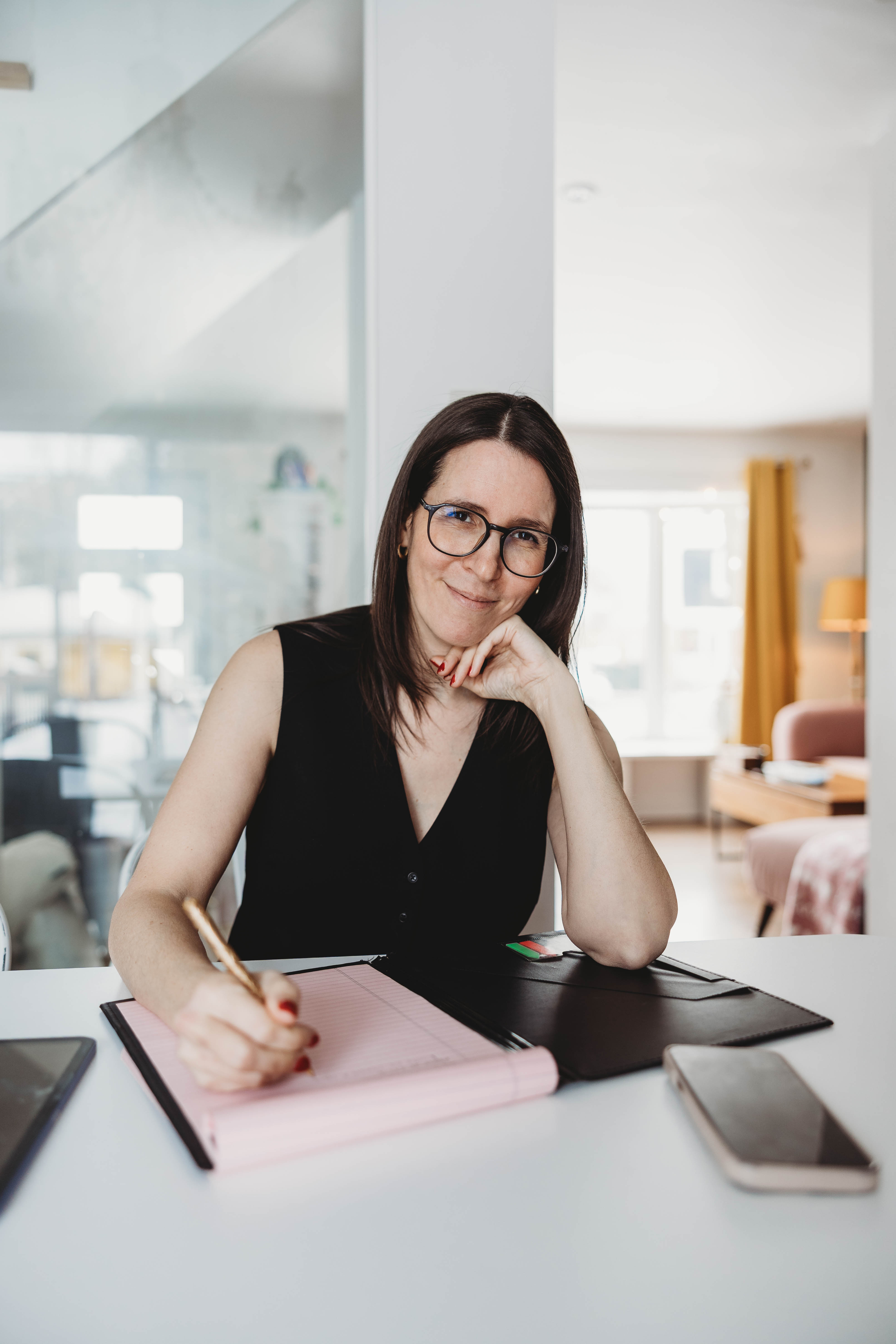 Sophie travaille à son bureau